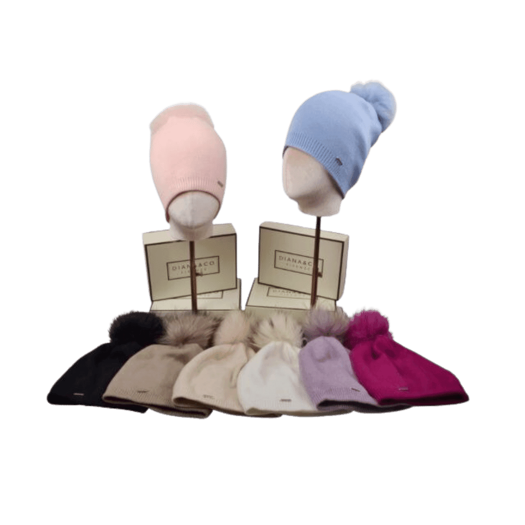 Diana Cappello Monocolore con Pompon – Stile e Comfort